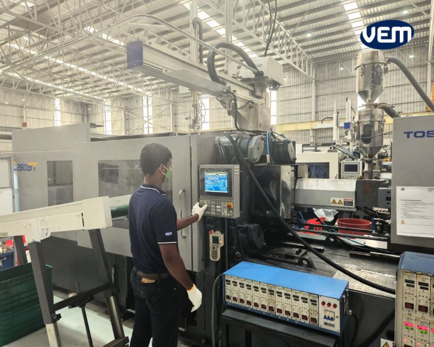 custom plastic manufacturing factory